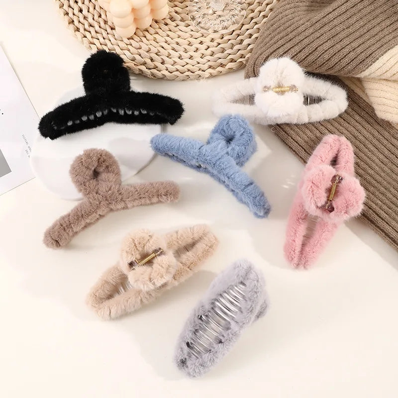 [Clearance] - Plush Faux Fur Hair Claw